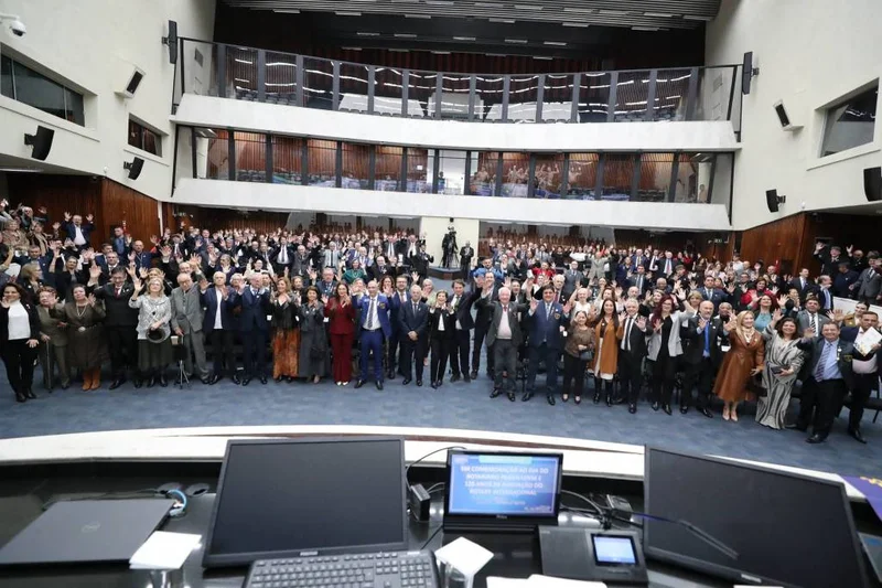 Solenidade na ALEP celebra o dia do rotariano paranense e os 120 anos do Rotary International
